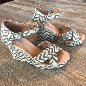 TOMS zebra print wedge sandals with ankle straps sz 7